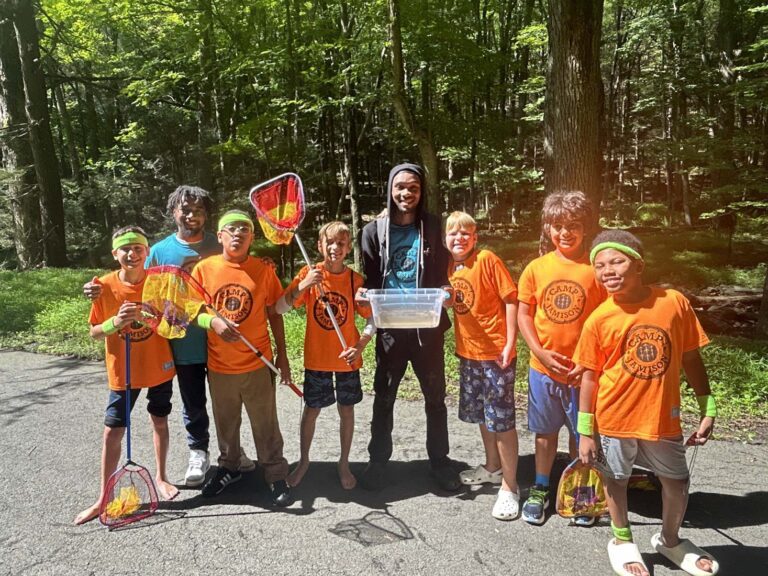 Campers catching amphibians